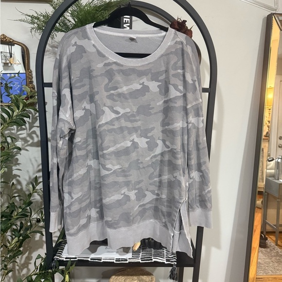 Old Navy Camouflage Crewneck Sweater size large - Picture 1 of 8
